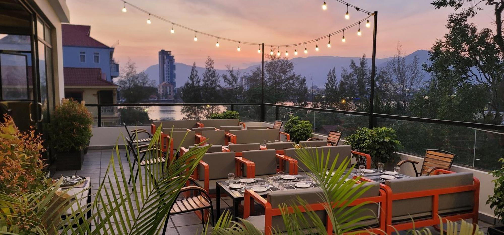 Park Inn Boutique And Hostel 캄폿 외부 사진